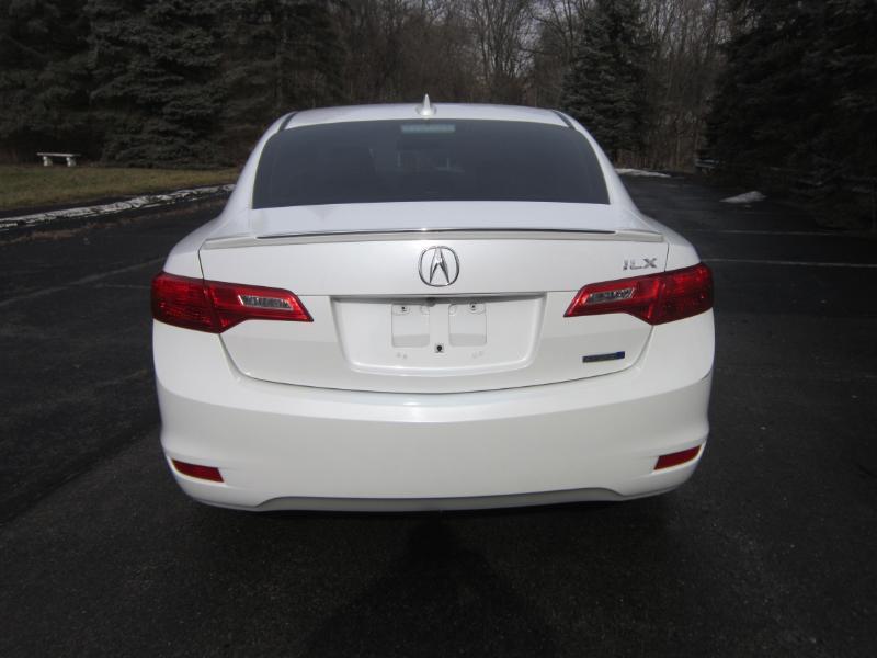Acura ILX CVT Hybrid w/ Technology Package 2013