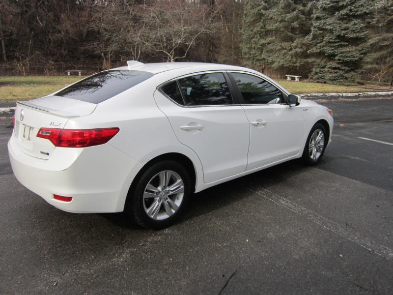 Acura ILX CVT Hybrid w/ Technology Package 2013