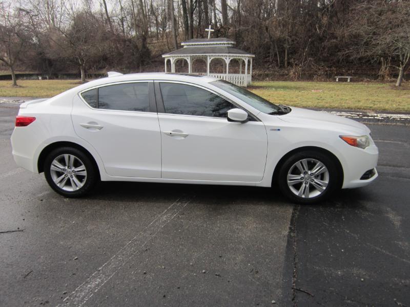 Acura ILX CVT Hybrid w/ Technology Package 2013