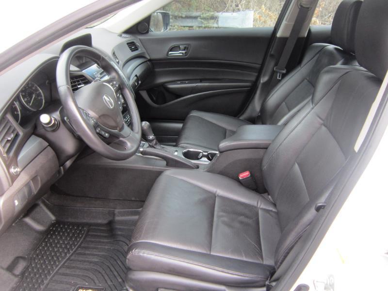 Acura ILX CVT Hybrid w/ Technology Package 2013