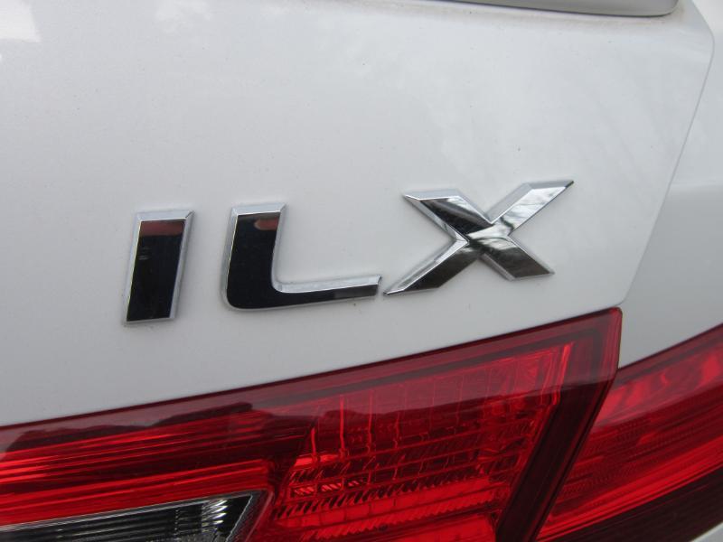 Acura ILX CVT Hybrid w/ Technology Package 2013