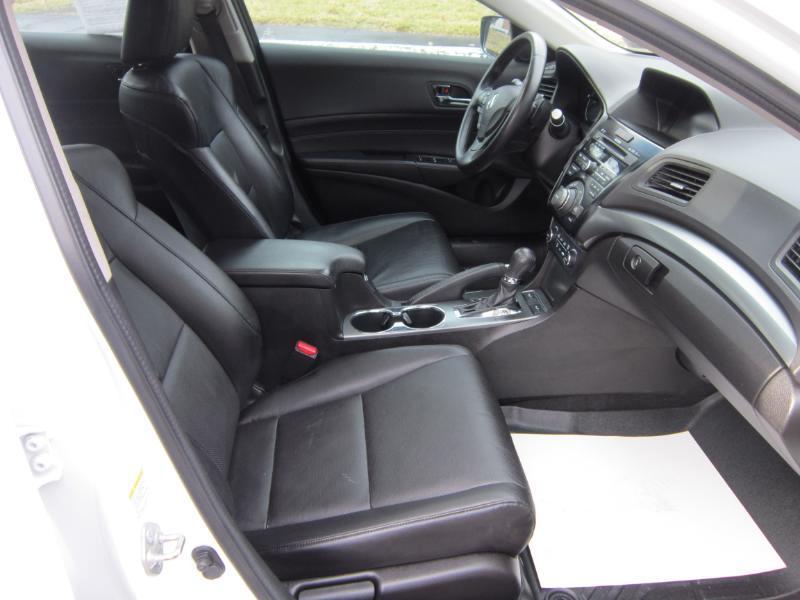 Acura ILX CVT Hybrid w/ Technology Package 2013