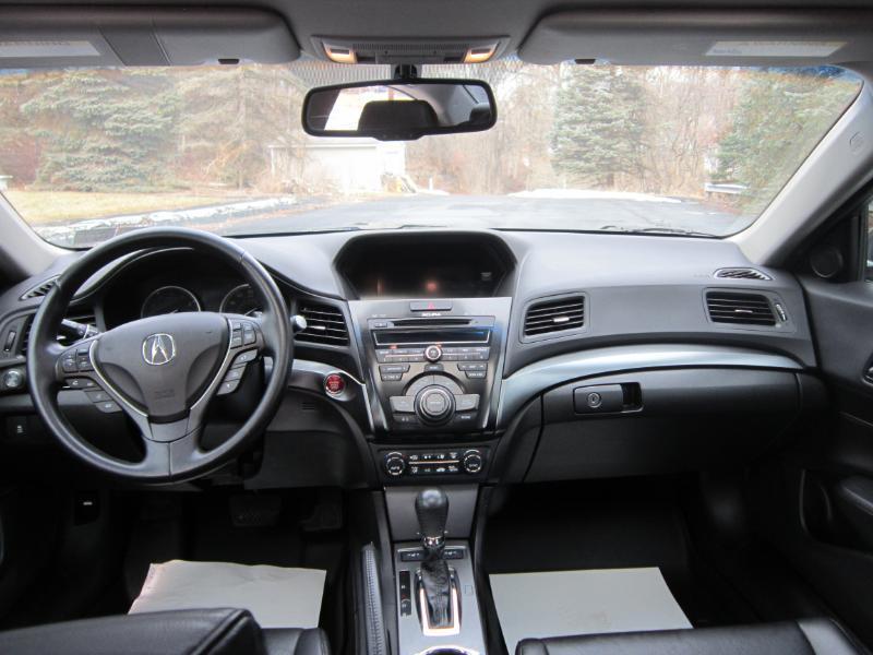Acura ILX CVT Hybrid w/ Technology Package 2013