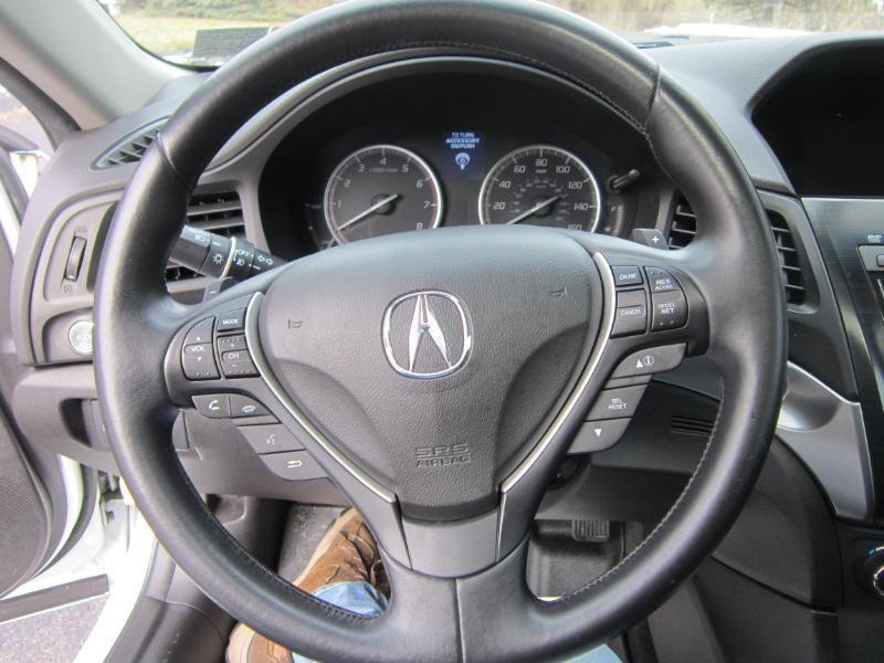 Acura ILX CVT Hybrid w/ Technology Package 2013