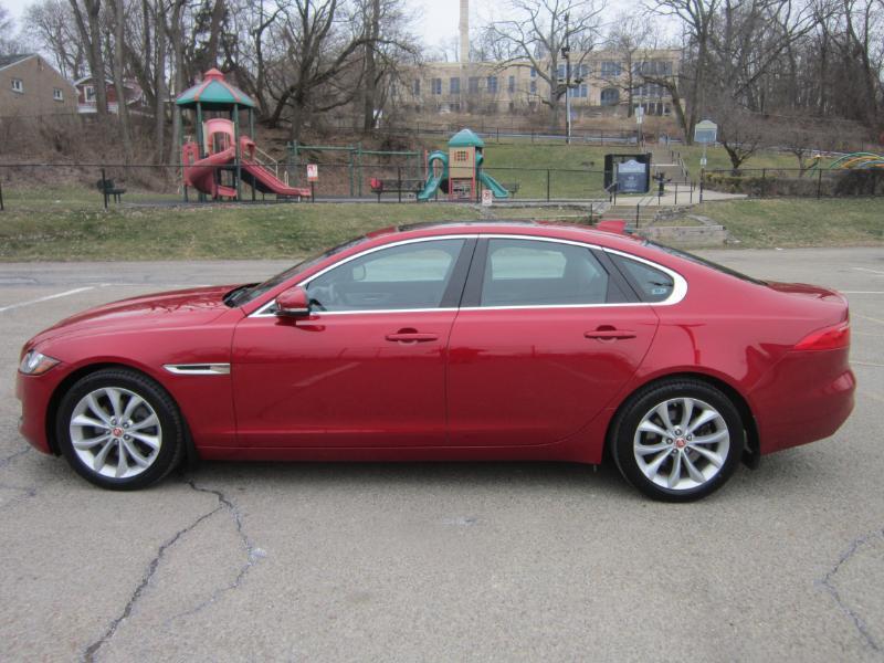 Jaguar XF-Series 25t Premium AWD 2018