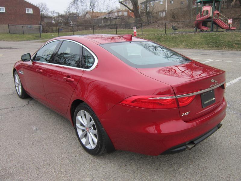 Jaguar XF-Series 25t Premium AWD 2018