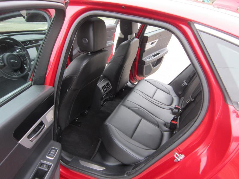 Jaguar XF-Series 25t Premium AWD 2018