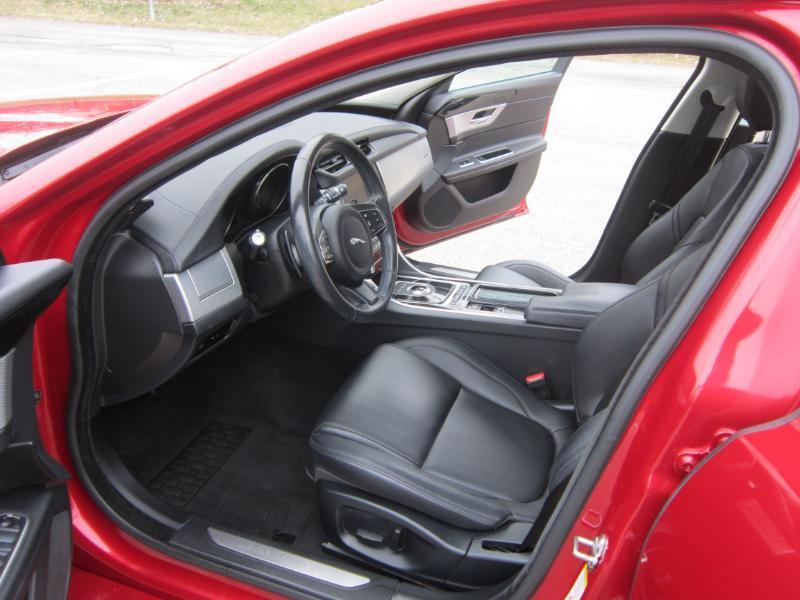 Jaguar XF-Series 25t Premium AWD 2018