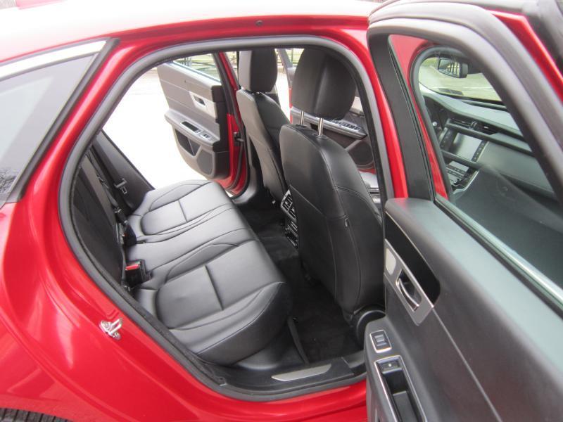 Jaguar XF-Series 25t Premium AWD 2018