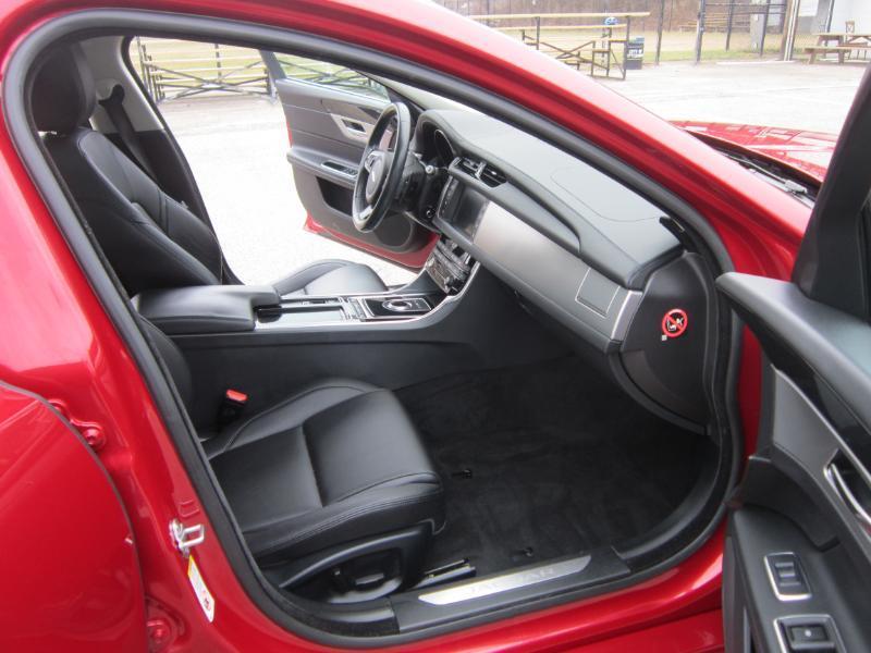 Jaguar XF-Series 25t Premium AWD 2018