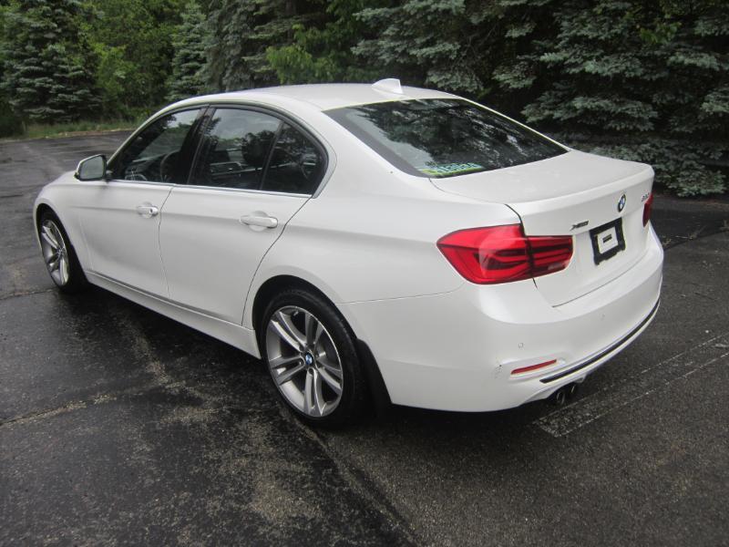 BMW 3-Series 330i xDrive SULEV Sedan 2017