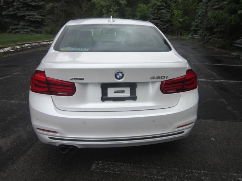 BMW 3-Series 330i xDrive SULEV Sedan 2017