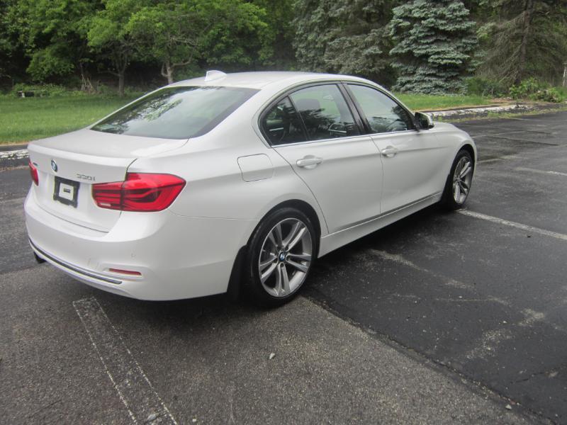 BMW 3-Series 330i xDrive SULEV Sedan 2017