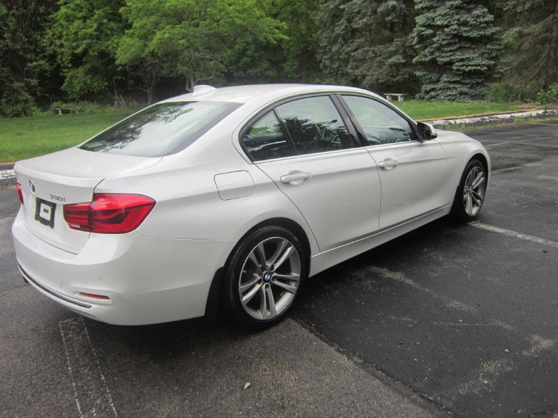 BMW 3-Series 330i xDrive SULEV Sedan 2017