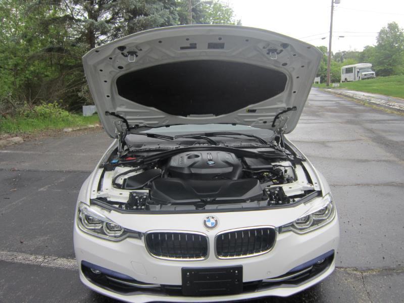 BMW 3-Series 330i xDrive SULEV Sedan 2017