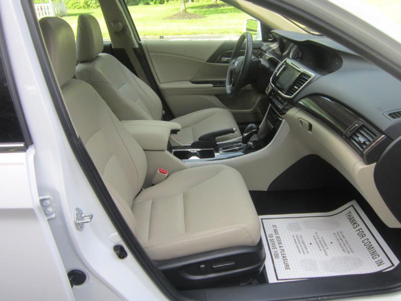 Honda Accord EX-L Sedan V6 CVT w/ Honda Sensing 6-Spd AT 2017