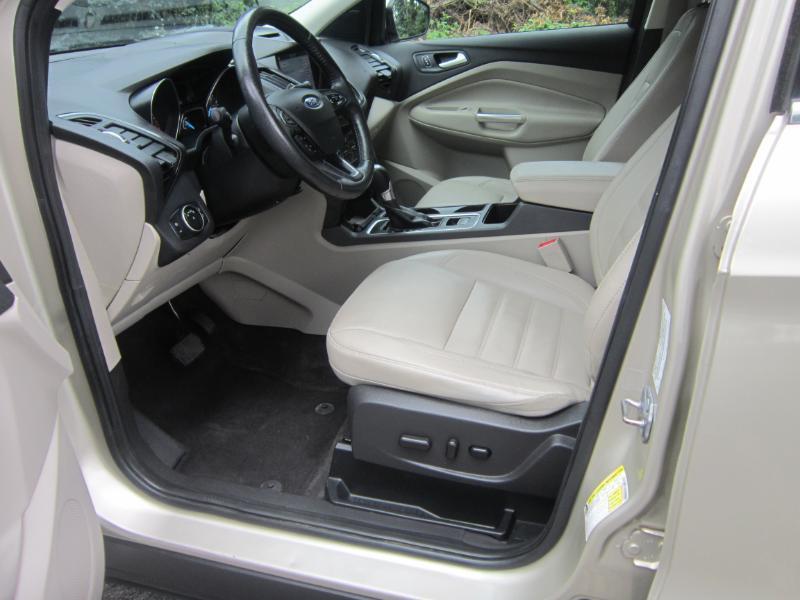 Ford Escape Titanium 4WD 2017