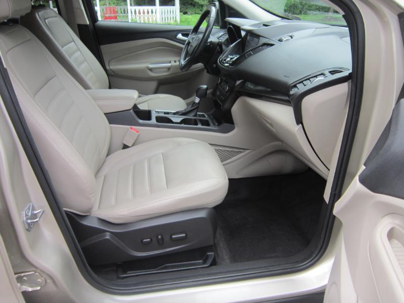 Ford Escape Titanium 4WD 2017