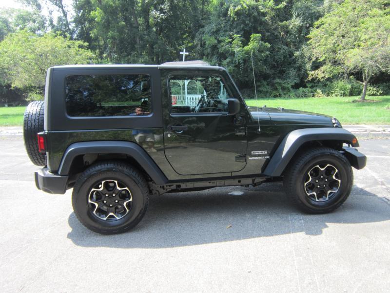 Jeep Wrangler Sport 4WD 2011