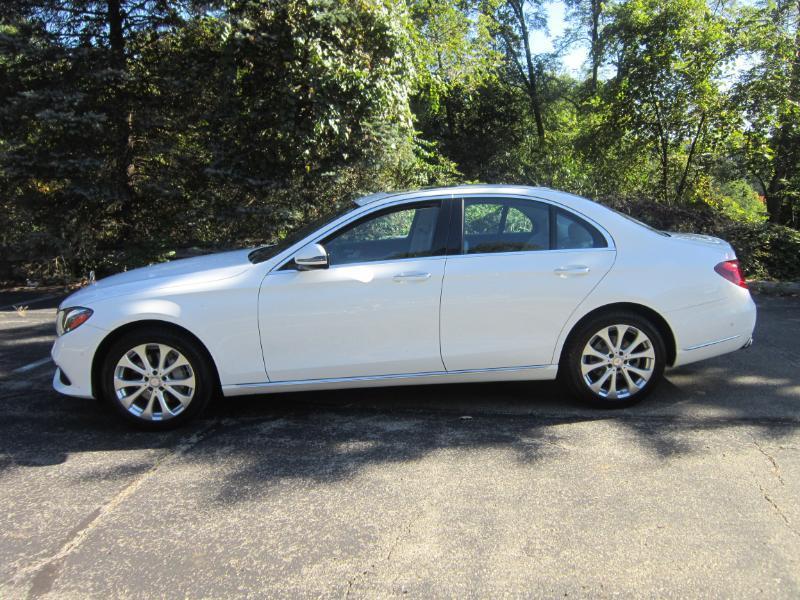Mercedes-Benz E-Class photo 2