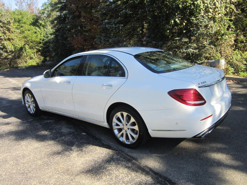 Mercedes-Benz E-Class photo 3
