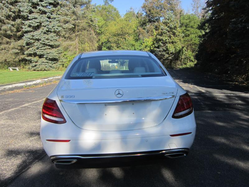 Mercedes-Benz E-Class photo 22