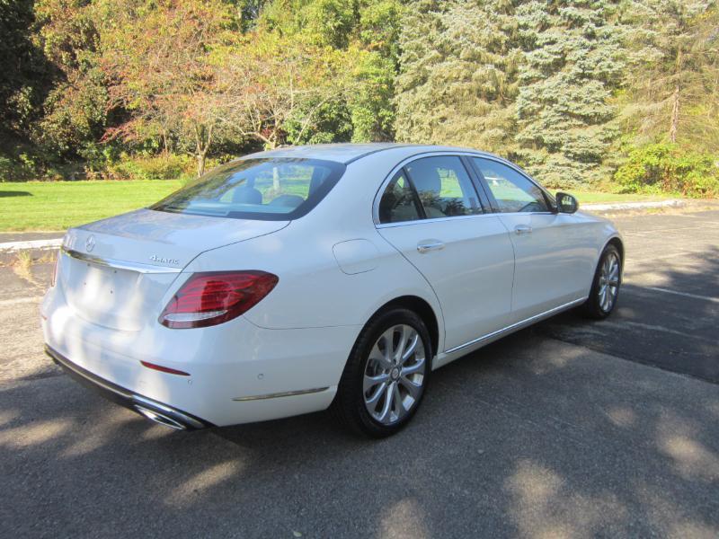 Mercedes-Benz E-Class photo 23