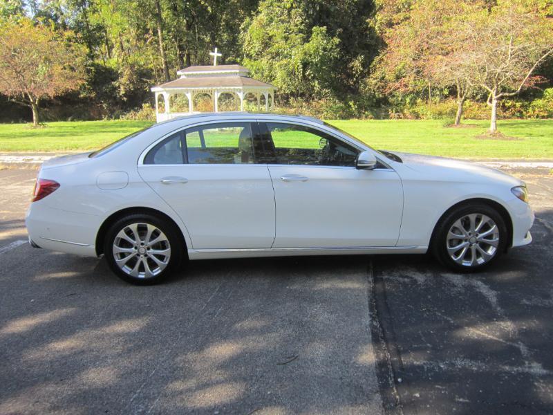 Mercedes-Benz E-Class photo 4