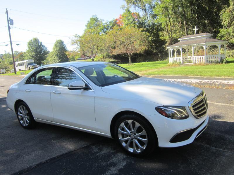 Mercedes-Benz E-Class photo 24