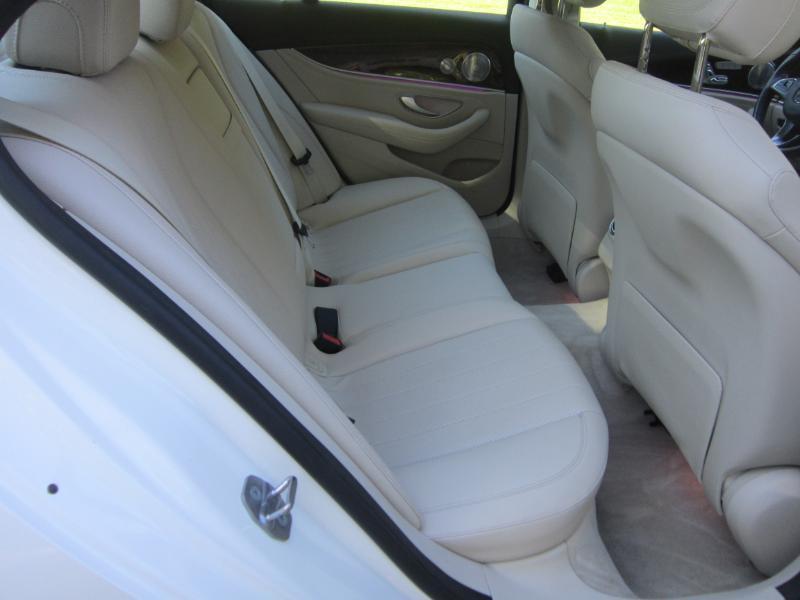 Mercedes-Benz E-Class photo 9