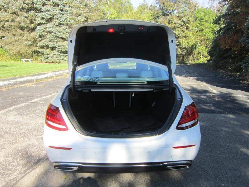Mercedes-Benz E-Class photo 30