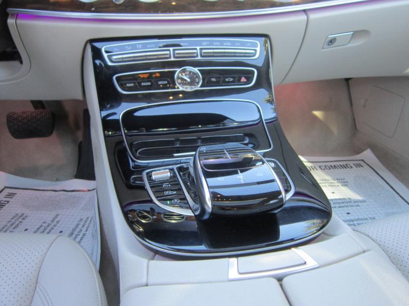 Mercedes-Benz E-Class photo 18