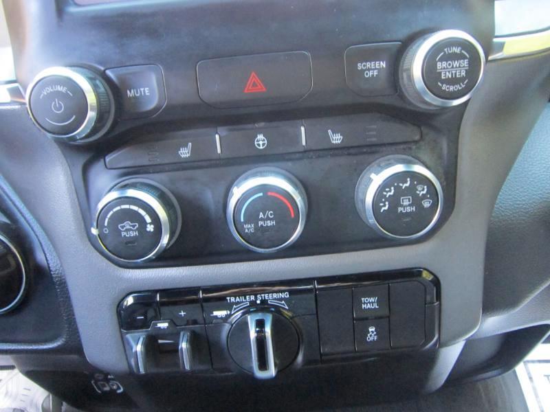 RAM 1500 Big Horn Quad Cab 4WD 2024