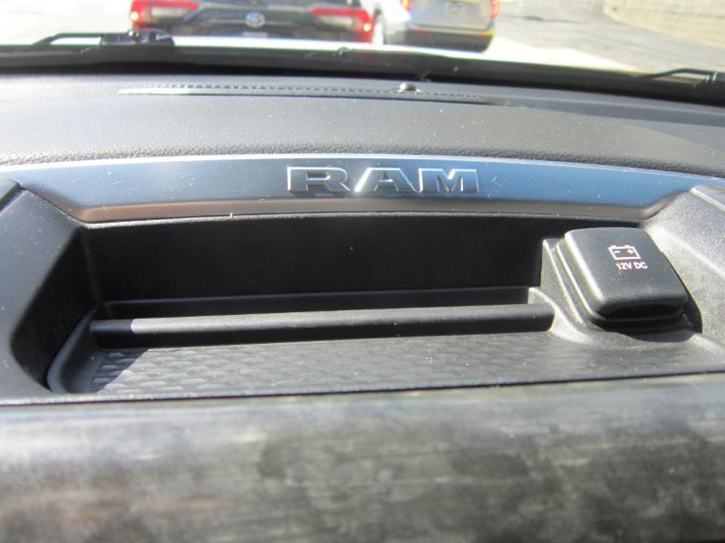 RAM 1500 Big Horn Quad Cab 4WD 2024