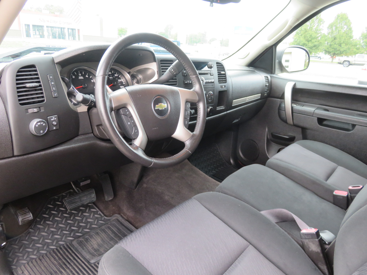 Chevrolet Silverado 1500 4WD Ext Cab 143.5" LT 2013 Chevrolet Silverado 1500 4WD Ext Cab 143.5" LT 2013