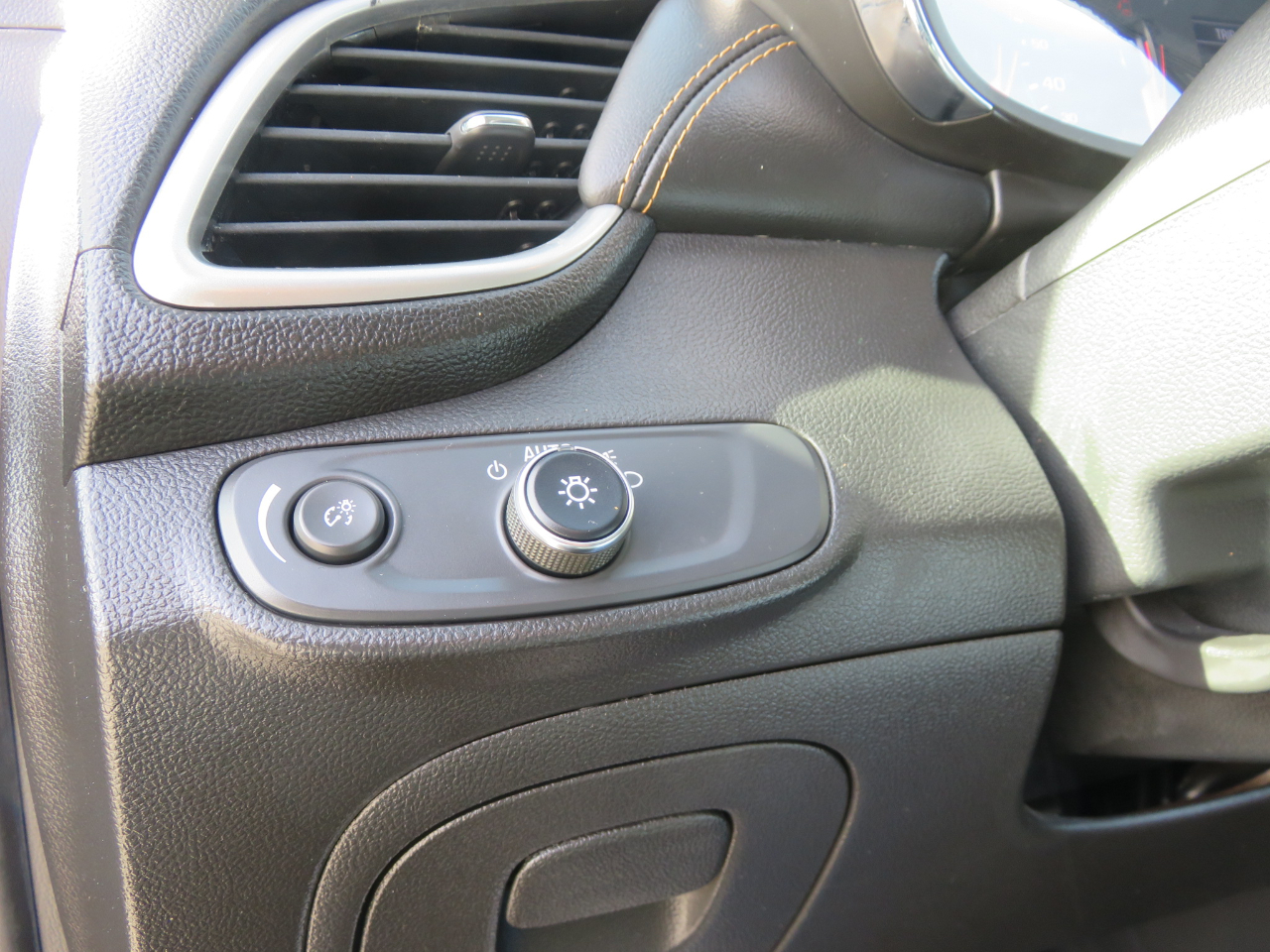 Chevrolet Trax FWD 4dr LT 2019