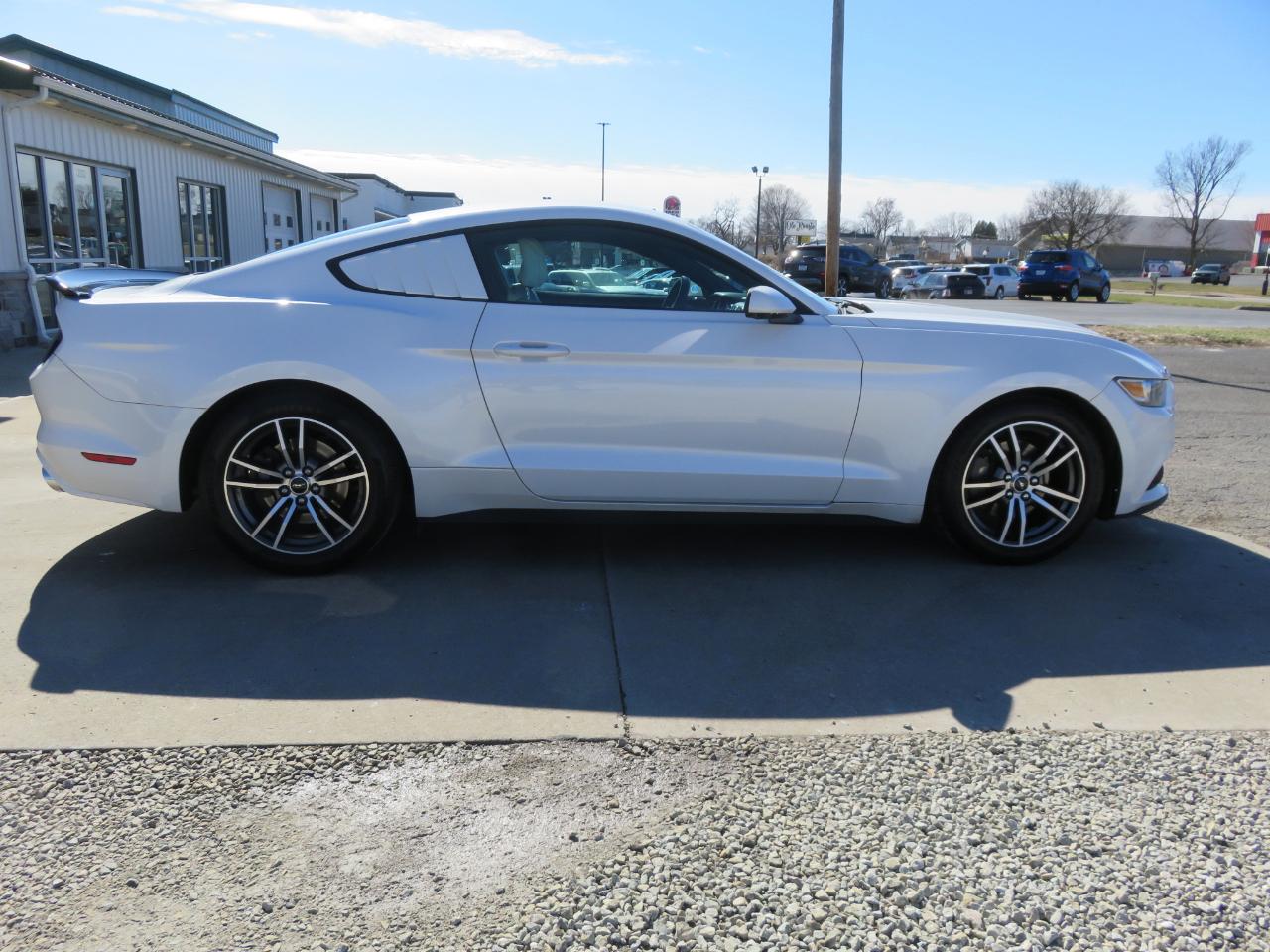Ford Mustang EcoBoost Fastback 2017