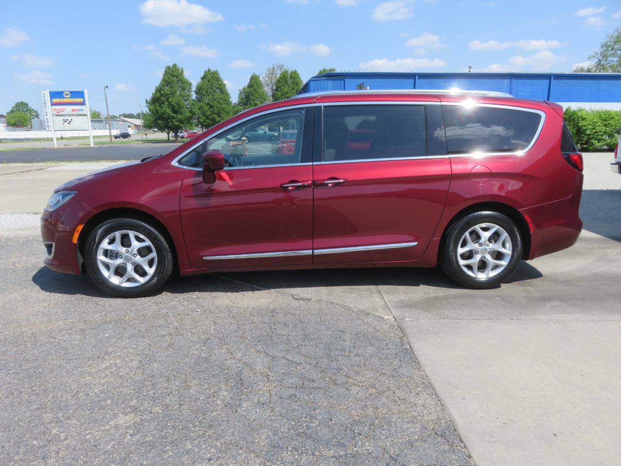 Chrysler Pacifica Touring-L Plus FWD 2017