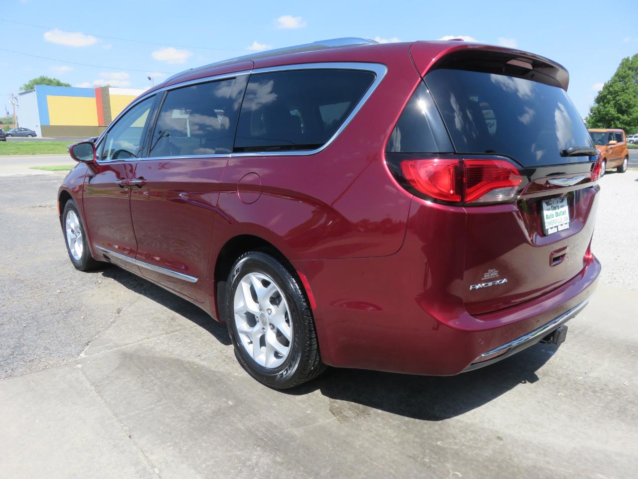 Chrysler Pacifica Touring-L Plus FWD 2017