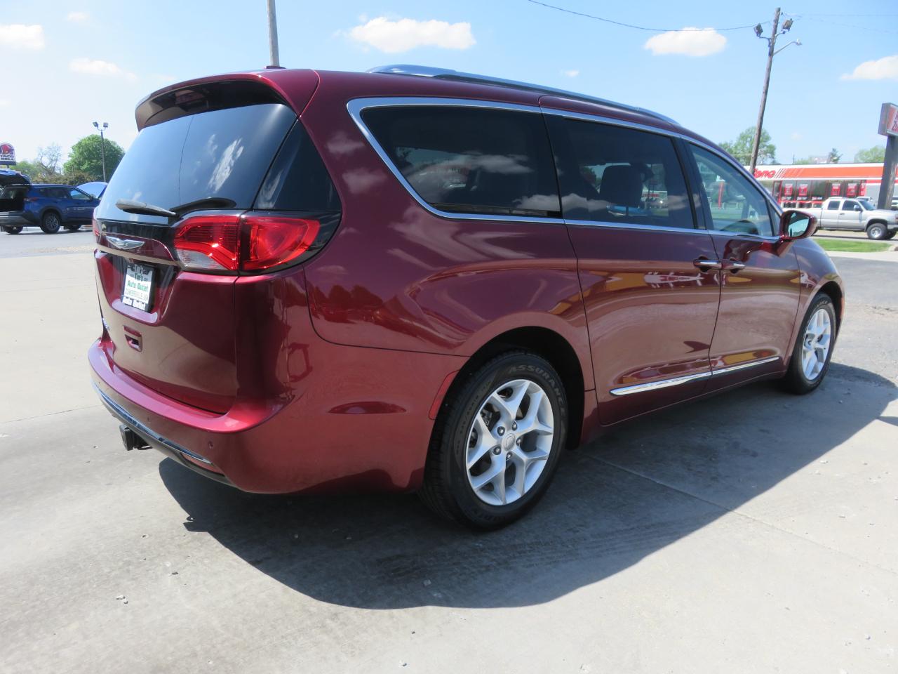 Chrysler Pacifica Touring-L Plus FWD 2017