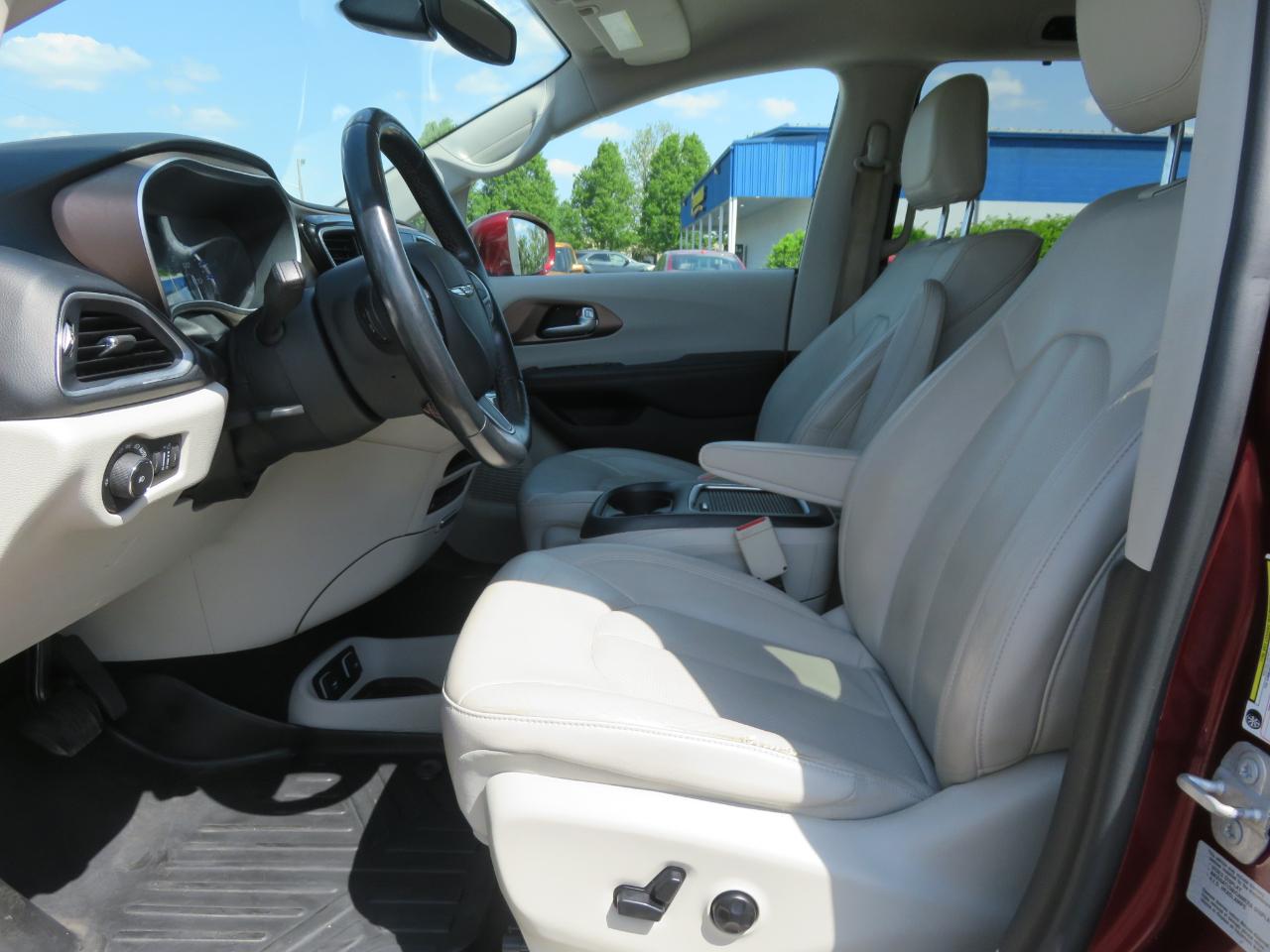 Chrysler Pacifica Touring-L Plus FWD 2017