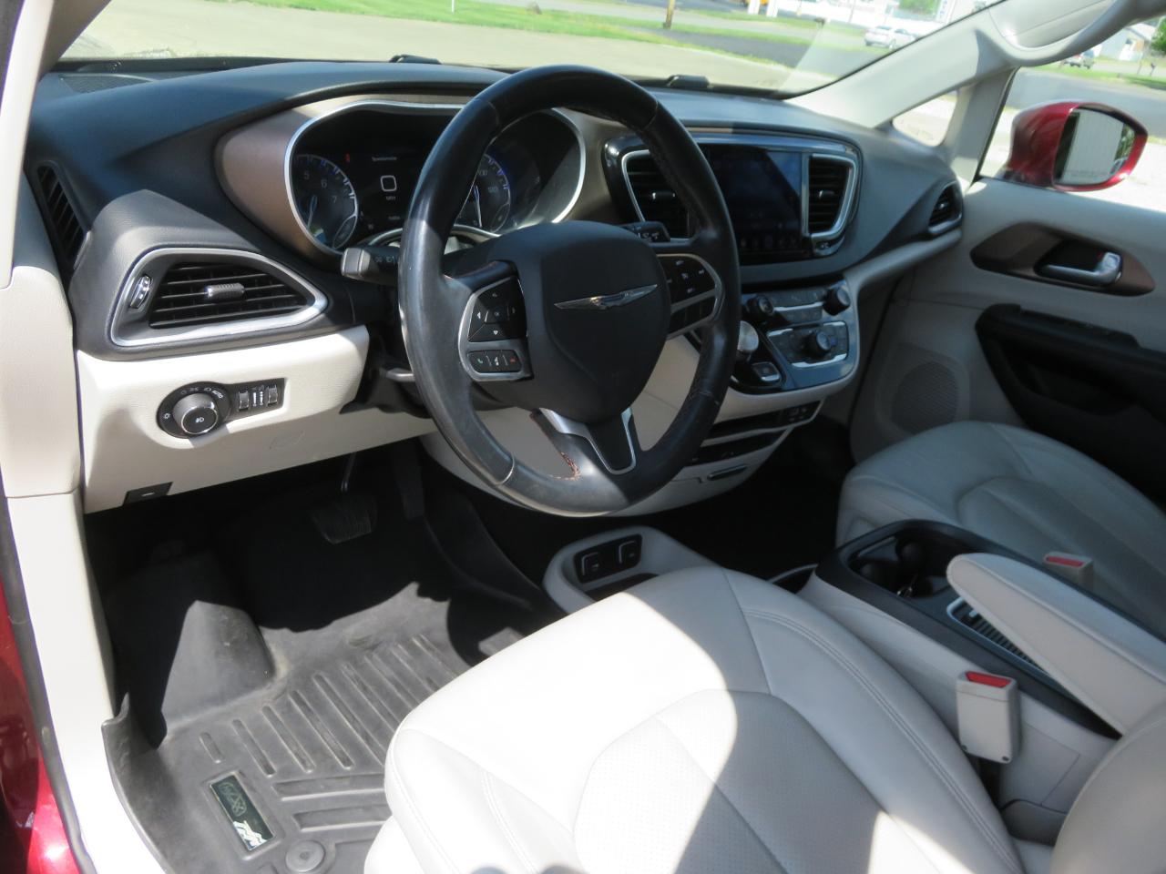 Chrysler Pacifica Touring-L Plus FWD 2017