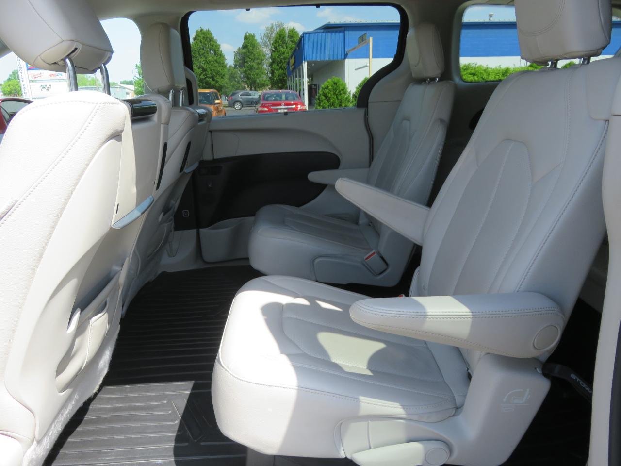 Chrysler Pacifica Touring-L Plus FWD 2017