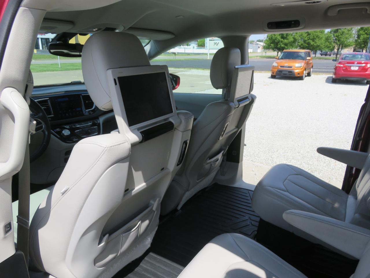 Chrysler Pacifica Touring-L Plus FWD 2017