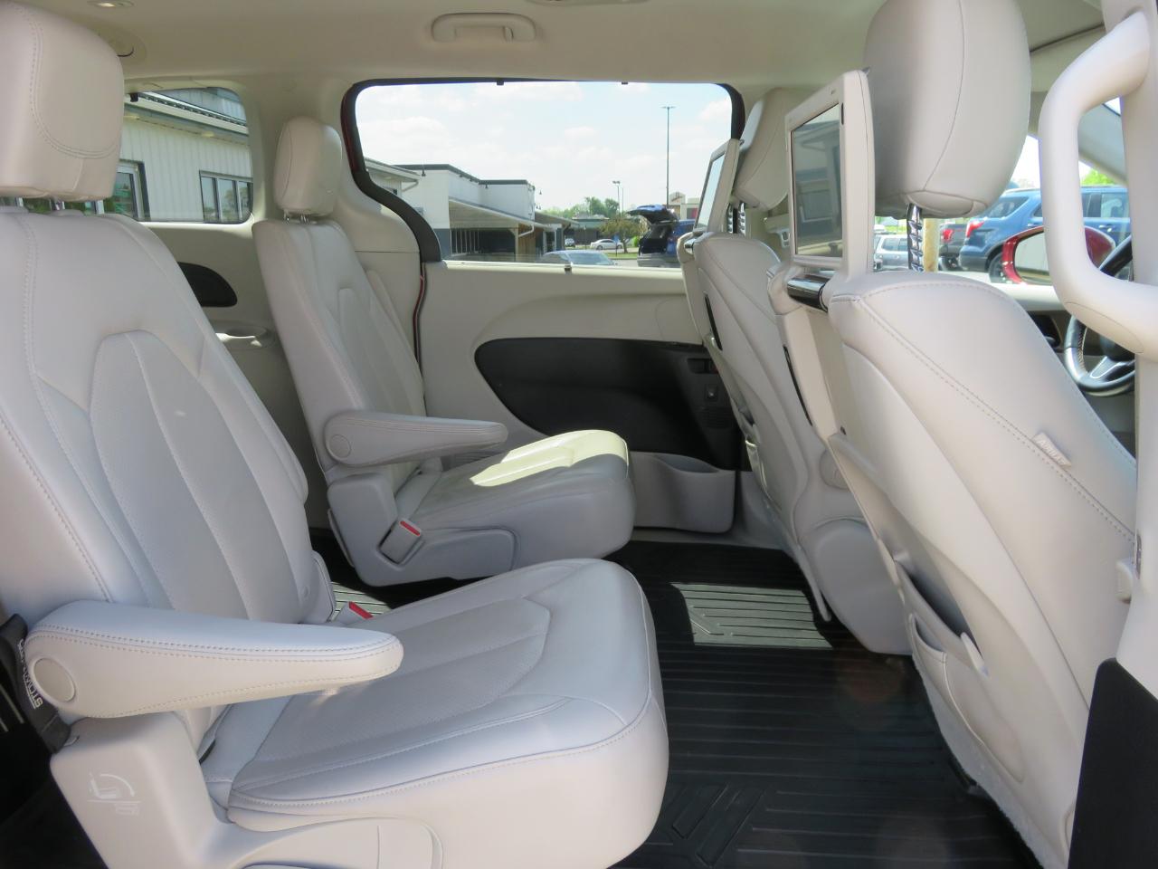 Chrysler Pacifica Touring-L Plus FWD 2017