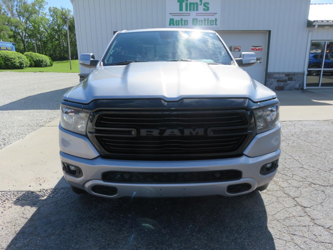 RAM 1500 Big Horn 4x4 Crew Cab 5'7" Box 2020