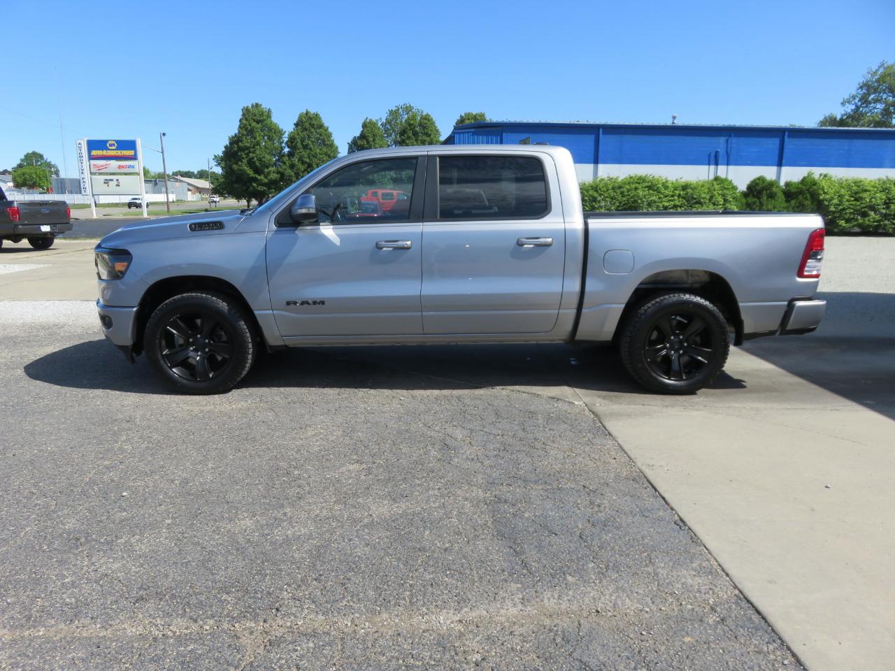 RAM 1500 Big Horn 4x4 Crew Cab 5'7" Box 2020