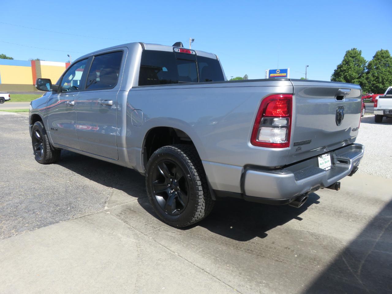 RAM 1500 Big Horn 4x4 Crew Cab 5'7" Box 2020