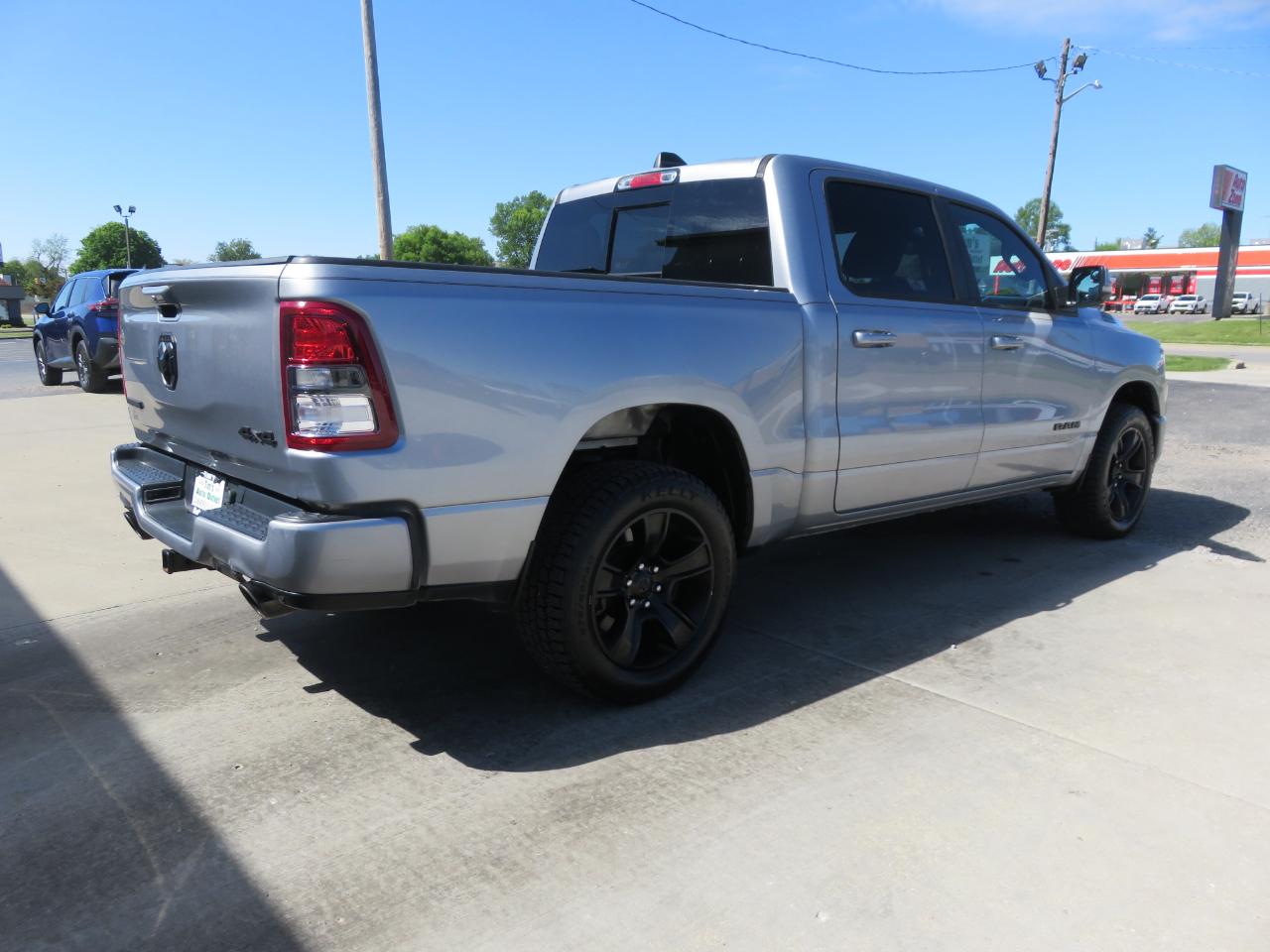 RAM 1500 Big Horn 4x4 Crew Cab 5'7" Box 2020