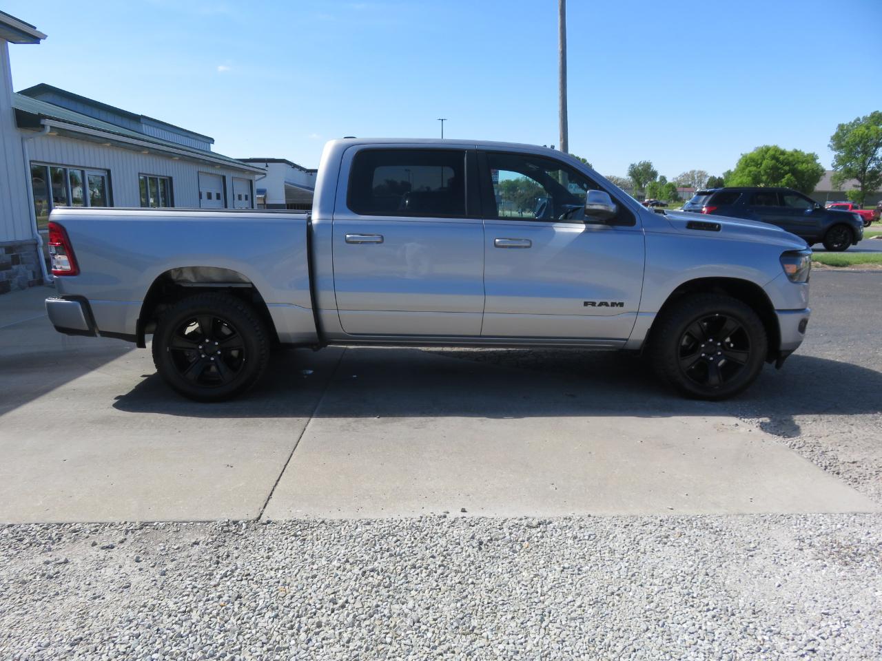 RAM 1500 Big Horn 4x4 Crew Cab 5'7" Box 2020